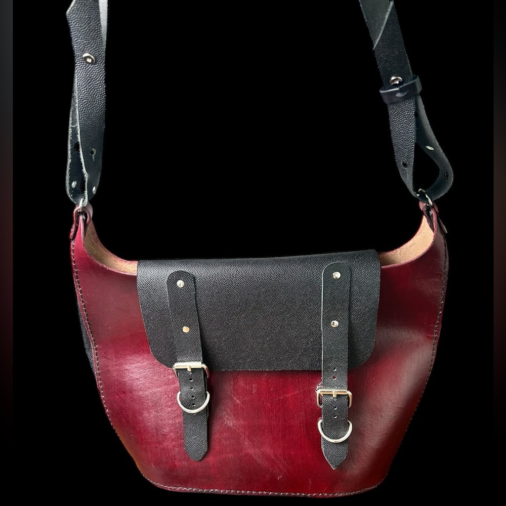 Handmade Leather Single Strapped Bag Black/ Burgundy - Picture 1 of 13